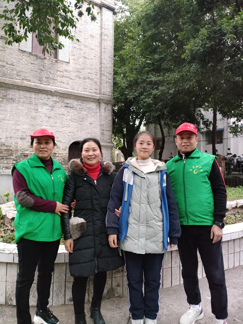 志愿者和王钰婷及姑妈王琼英 志愿者和王钰婷及姑妈王琼英