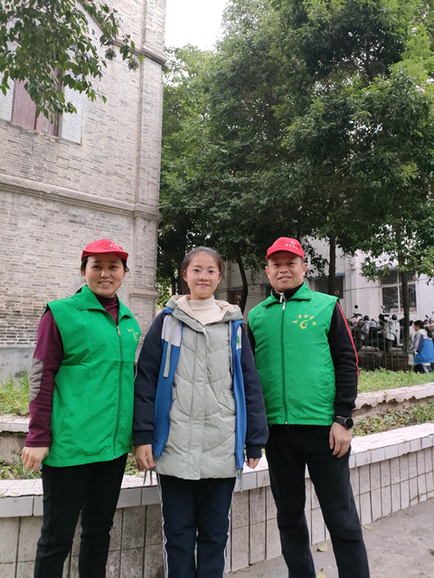 志愿者和王钰婷 志愿者和王钰婷