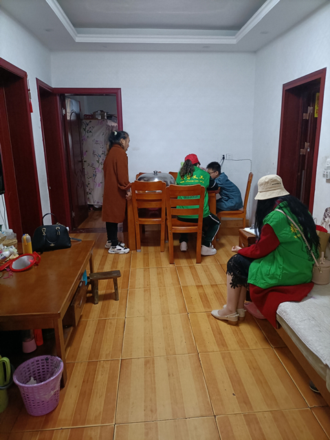 志愿者采集资料(王柯锐家租住的的客厅) 志愿者采集资料(王柯锐家租住的的客厅)