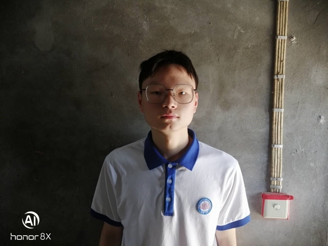 丁洋本人照片 丁洋本人照片