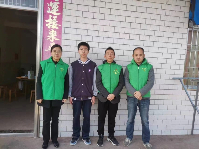陈润棋和志愿者 陈润棋和志愿者